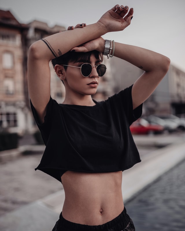 taglio capelli ricci corti